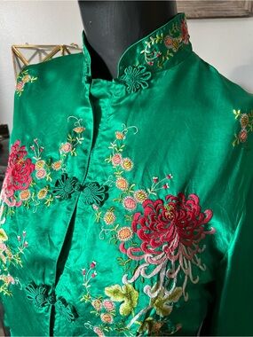 Vintage 70s Golden Bee Chinese Silk Rayon Embroidered Chrysanthemum  Jacket